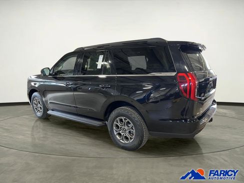 Used 2025 Ford Expedition Active AWD/4WD image 2