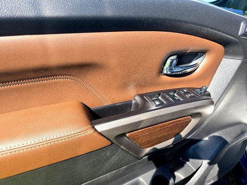 Used 2020 Nissan Titan Platinum Reserve image 17