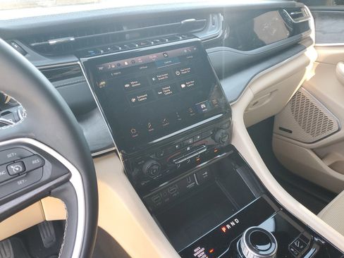 Certified 2023 Jeep Grand Cherokee 4WD 4xe w/ Luxury Tech Group II image 25