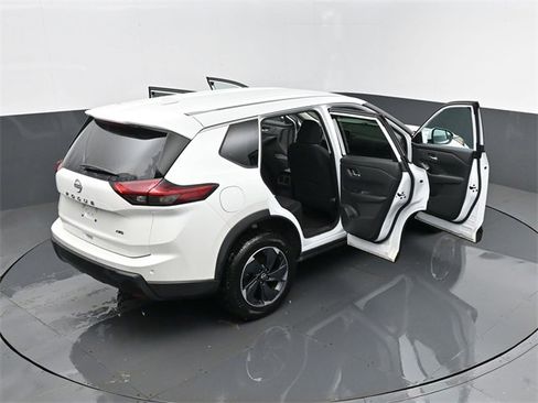 Used 2025 Nissan Rogue SV image 23