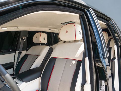 Used 2024 Rolls-Royce Phantom Sedan w/ The Phantom Package RWD image 64