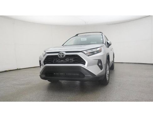 Used 2025 Toyota RAV4 XLE image 33