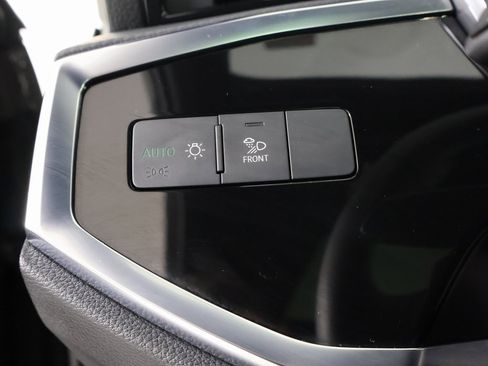 Used 2025 Audi Q3 2.0T Premium Plus w/ Premium Plus Package image 27