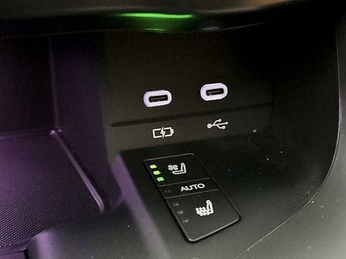 Used 2025 Lexus LX 600 4WD w/ Luxury Package image 32