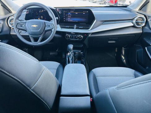 Used 2025 Chevrolet Trax LT image 20