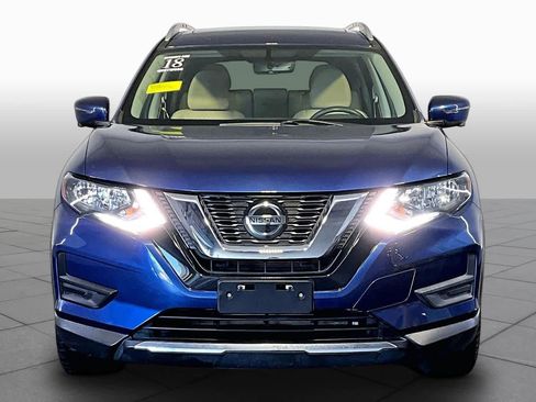 Used 2018 Nissan Rogue SV w/ Sun & Sound Touring Package AWD/4WD image 4