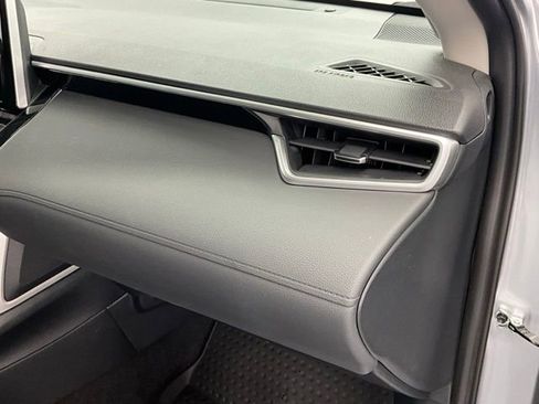 Used 2024 Toyota Corolla Cross XLE w/ Convenience Package image 12