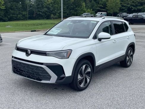New 2026 Volkswagen Taos SE AWD/4WD image 3