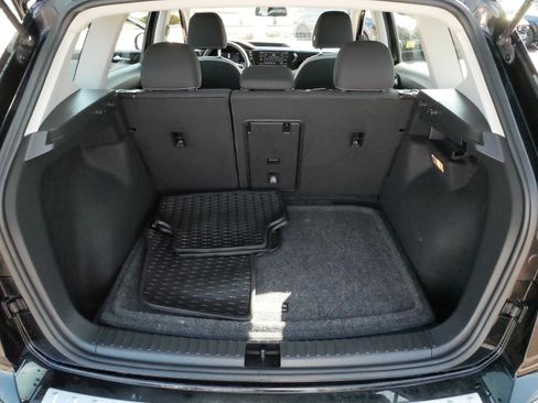 Used 2022 Volkswagen Taos S image 18