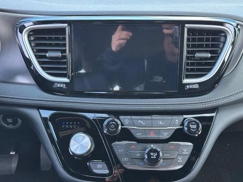 New 2026 Chrysler Pacifica Select FWD image 10