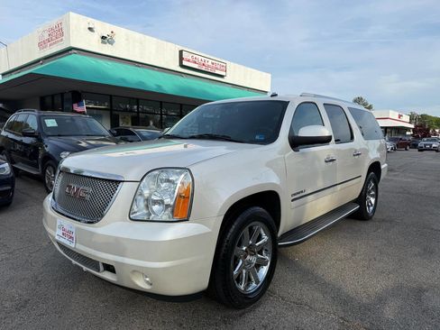 Used 2013 GMC Yukon XL Denali image 1