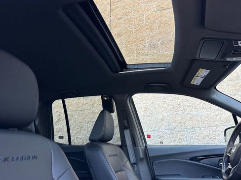 Certified 2025 Honda Ridgeline Black Edition image 18