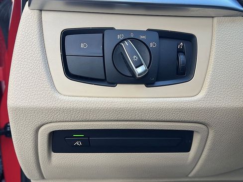 Used 2018 BMW 330i Sedan w/ Premium Package image 21