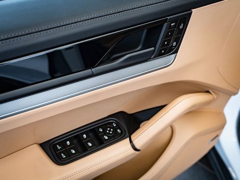 Certified 2024 Porsche Cayenne Coupe image 24