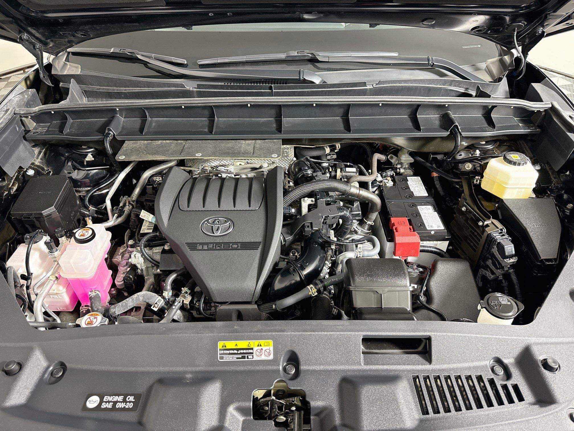 Used 2024 Toyota Highlander XLE AWD/4WD image 32