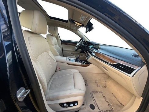 Used 2018 BMW 740i xDrive xDrive image 16