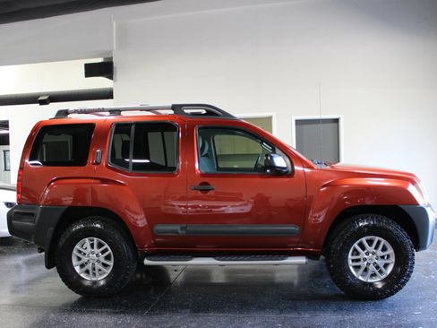 Used 2015 Nissan Xterra S w/ Value Package RWD image 2