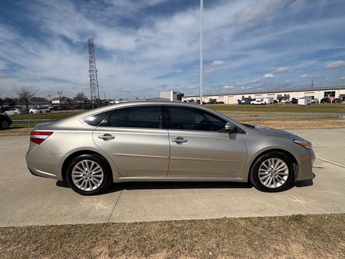 Used 2015 Toyota Avalon Limited image 9