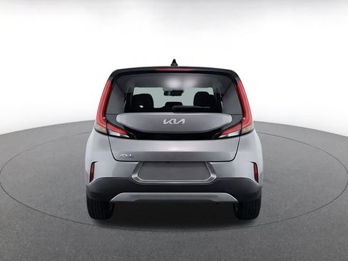 Used 2025 Kia Soul LX w/ LX Technology Package FWD image 7