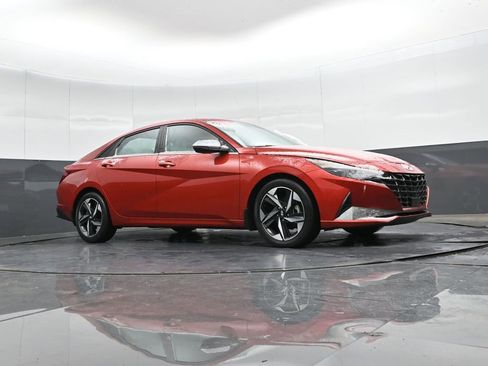 Used 2022 Hyundai Elantra Limited image 34