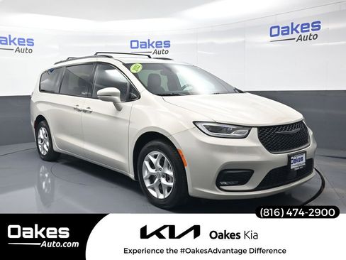 Used 2021 Chrysler Pacifica Limited w/ S Appearance Package AWD/4WD image 1