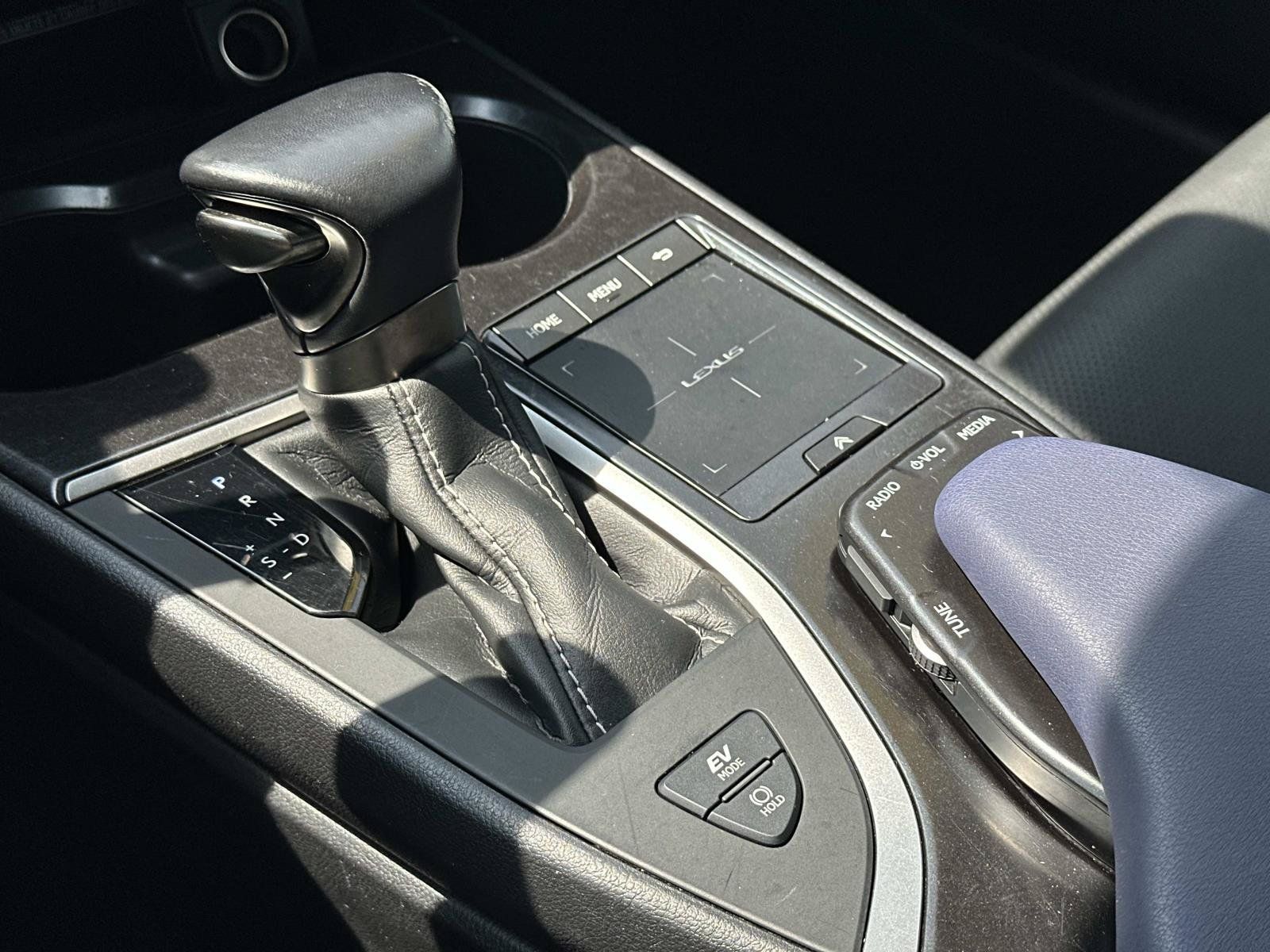 Used 2021 Lexus UX 250h w/ Premium Package AWD/4WD image 28