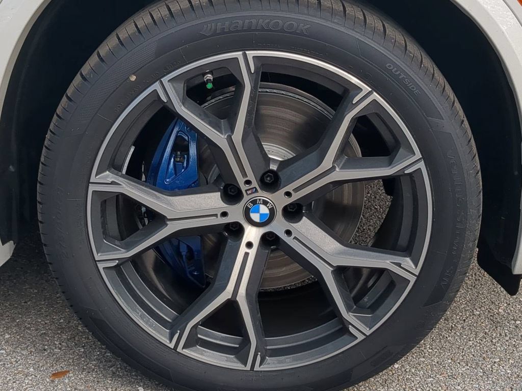 New 2026 BMW X5 xDrive40i w/ M Sport Package AWD/4WD image 11