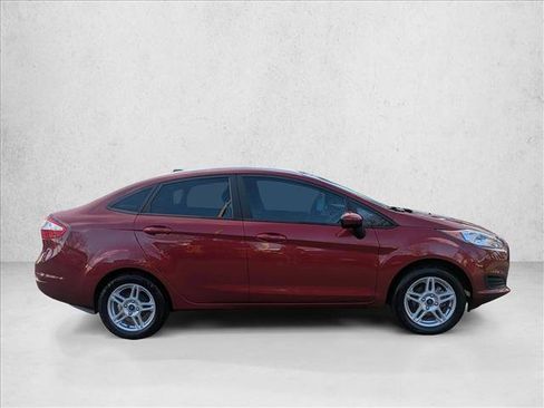 Used 2017 Ford Fiesta SE image 4