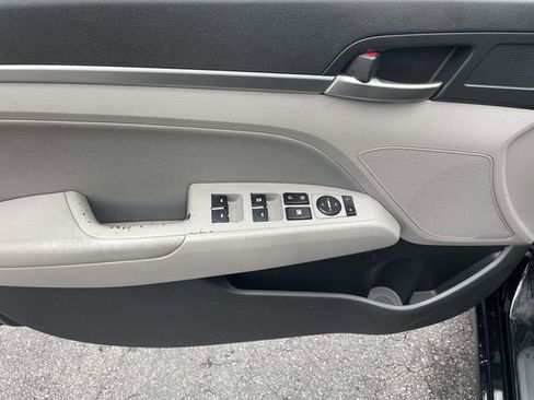 Used 2020 Hyundai Elantra SEL FWD image 17