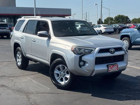 Used 2018 Toyota 4Runner SR5 Premium AWD/4WD image 2