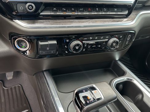 Used 2022 Chevrolet Silverado 1500 LTZ w/ LTZ Premium Package AWD/4WD image 26
