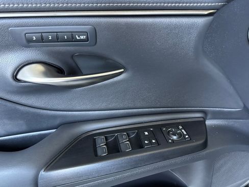 Used 2021 Lexus ES 300h w/ Premium Package image 11