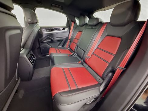 New 2026 Porsche Cayenne Coupe image 25