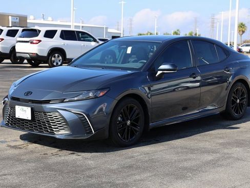 New 2026 Toyota Camry SE image 3