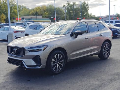 Used 2025 Volvo XC60 B5 Plus image 3