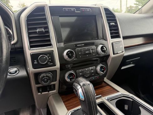 Used 2017 Ford F150 Lariat w/ Equipment Group 502A Luxury AWD/4WD image 6