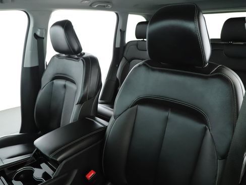 Used 2023 Jeep Grand Cherokee Limited image 4