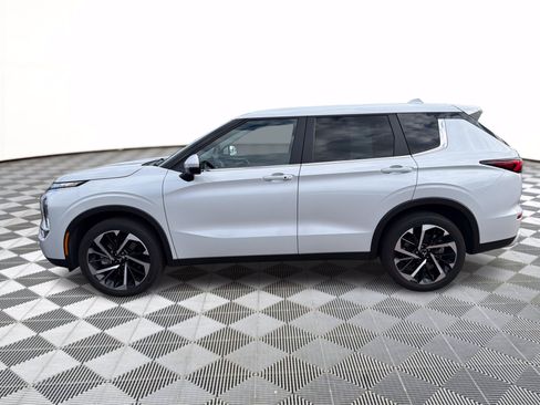 Used 2022 Mitsubishi Outlander SE AWD/4WD image 2