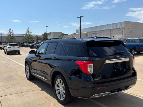 Used 2024 Ford Explorer XLT w/ Equipment Group 202A AWD/4WD image 3