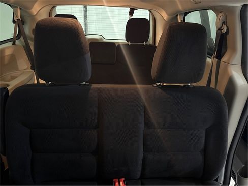 Used 2019 Dodge Grand Caravan SE w/ UConnect Hands-Free Group image 31