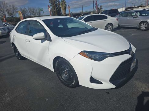 Used 2018 Toyota Corolla LE image 4