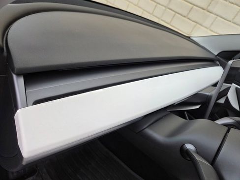 Used 2018 Tesla Model 3 Long Range image 17