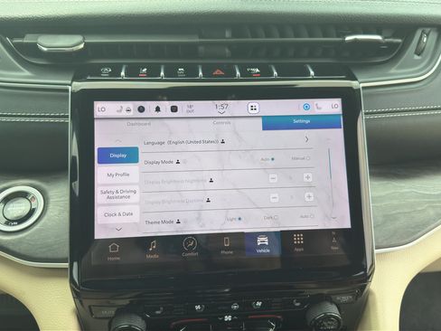 Used 2024 Jeep Grand Cherokee Limited w/ Luxury Tech Group II AWD/4WD image 26