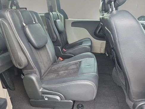 Used 2017 Dodge Grand Caravan SXT FWD image 13
