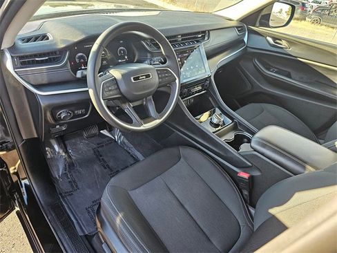 Used 2023 Jeep Grand Cherokee L Laredo image 2