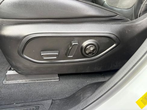 Used 2024 Jeep Grand Cherokee L Laredo image 13