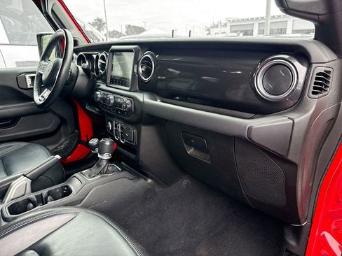 Used 2022 Jeep Wrangler Unlimited Sahara image 33