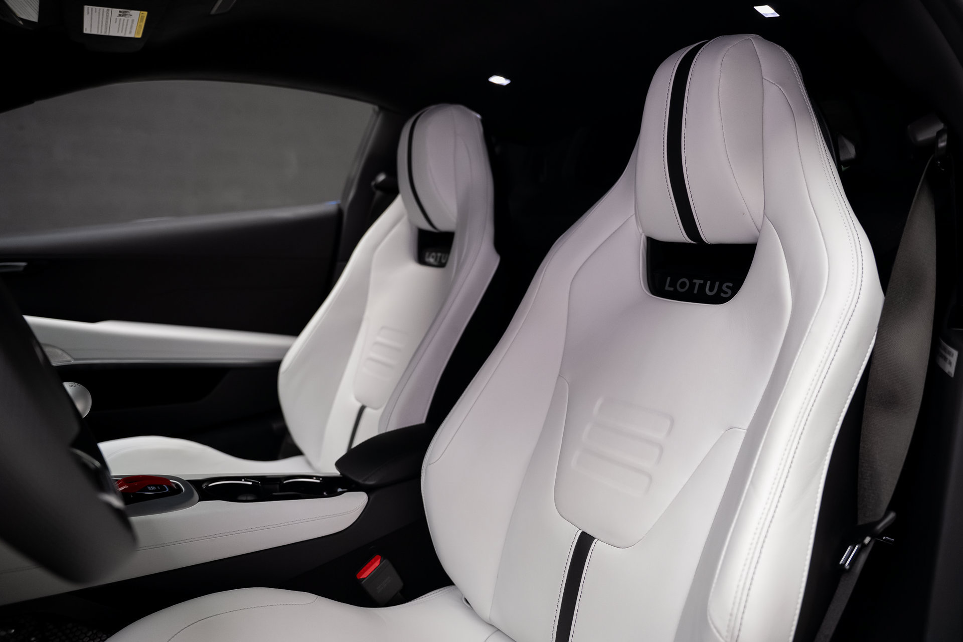 Used 2025 Lotus Emira RWD image 60