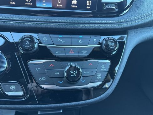 New 2026 Chrysler Pacifica Select image 70