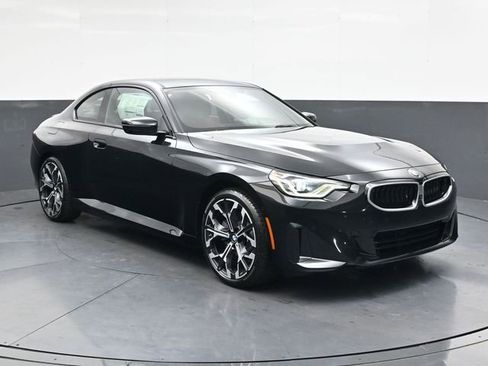 Used 2025 BMW 230i xDrive Coupe w/ Premium Package image 2